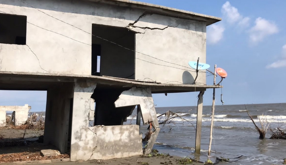 home destroyed by rising sea levels, Comunidad del Bosque, Tabasco